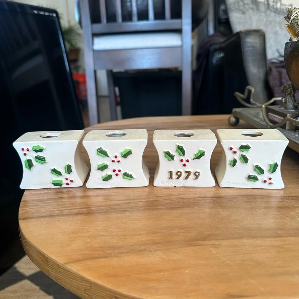 Vintage 1979 NOEL Holiday Candle Holders one crack, a few small chips as shown